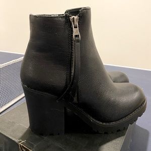 CALL IT SPRING • Block bootie